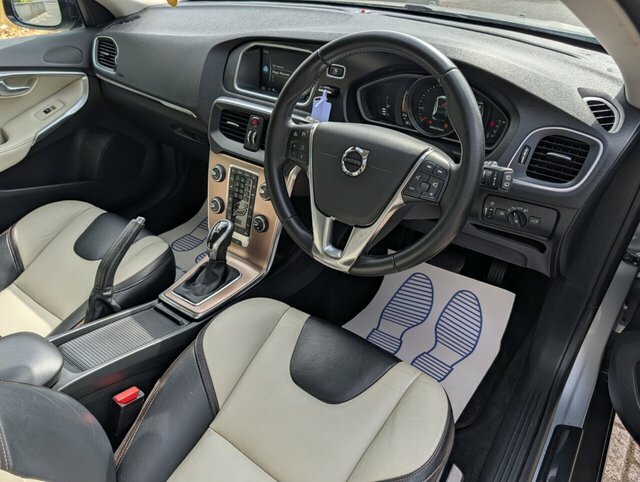 Volvo V40 Cross Country T3 Pro Hatchback Silver #2