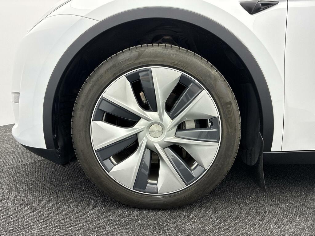 Tesla Model Y Dual Motor Long Range 4Wde  White #4