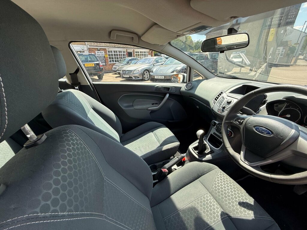 Ford Fiesta 1.25 Zetec Hatchback 129 Gkm, White #21