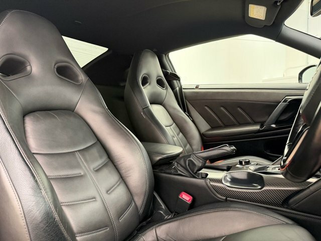 Nissan GT-R 3.8 Prestige 562 Bhp Gold #25