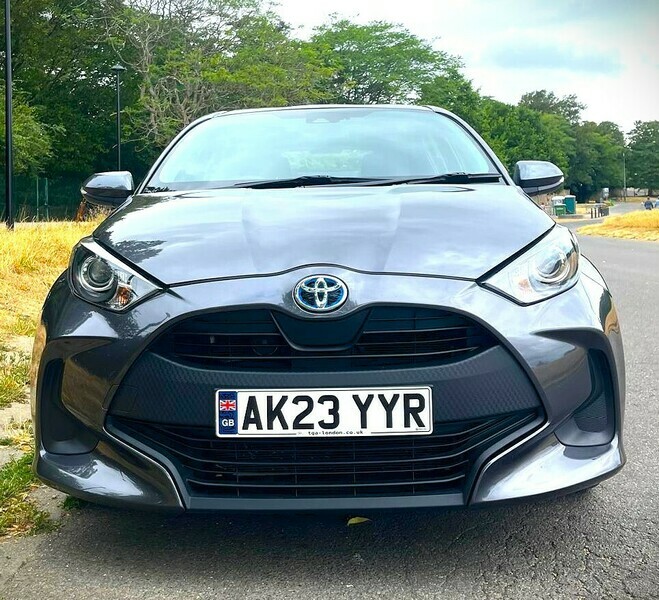 Toyota Yaris Icon Grey