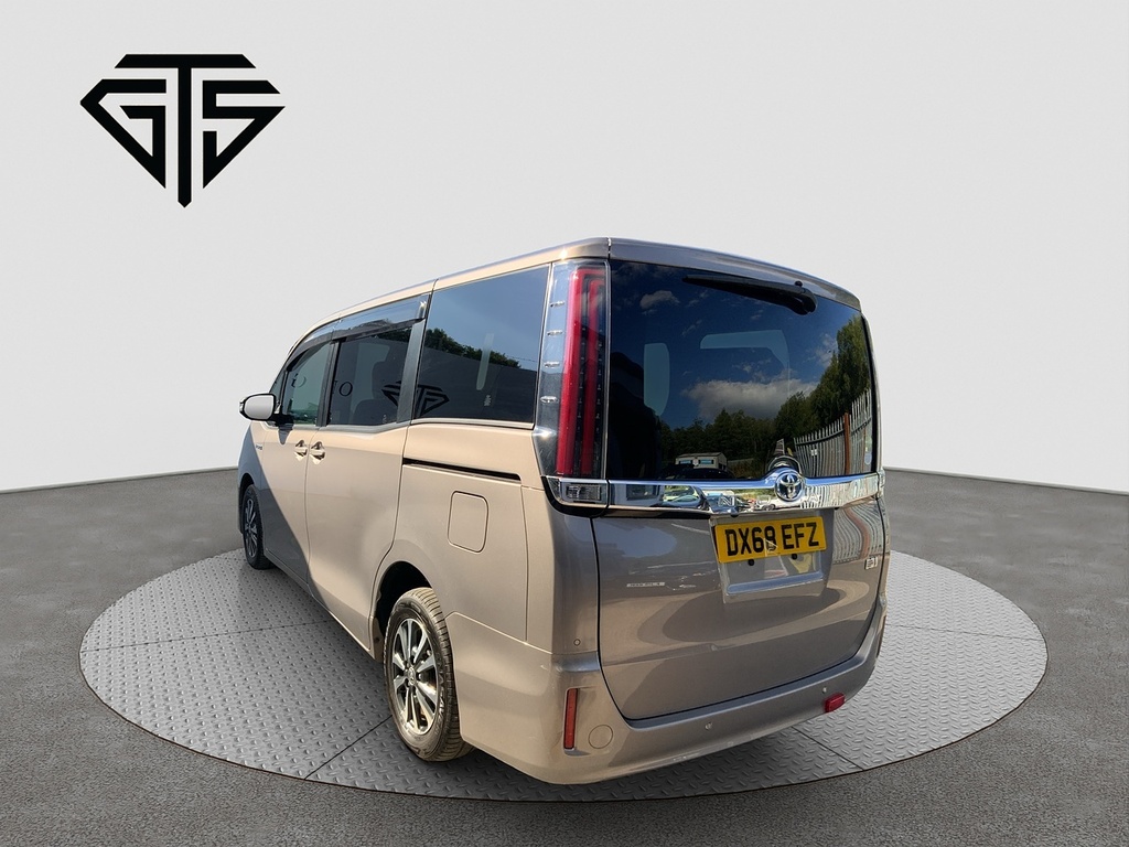 Toyota Noah Hybrid G Brown #5