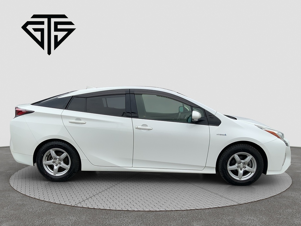 Toyota Prius S White #2