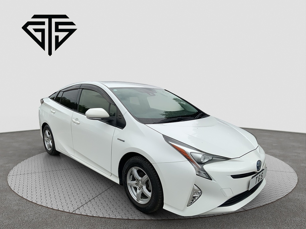 Toyota Prius S White