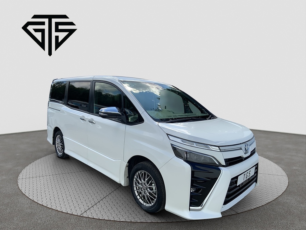 Toyota Voxy Hybrid Zs Kiramki3