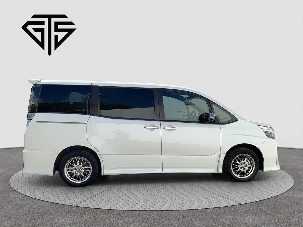Toyota Voxy Hybrid Zs Kiramki3  #2