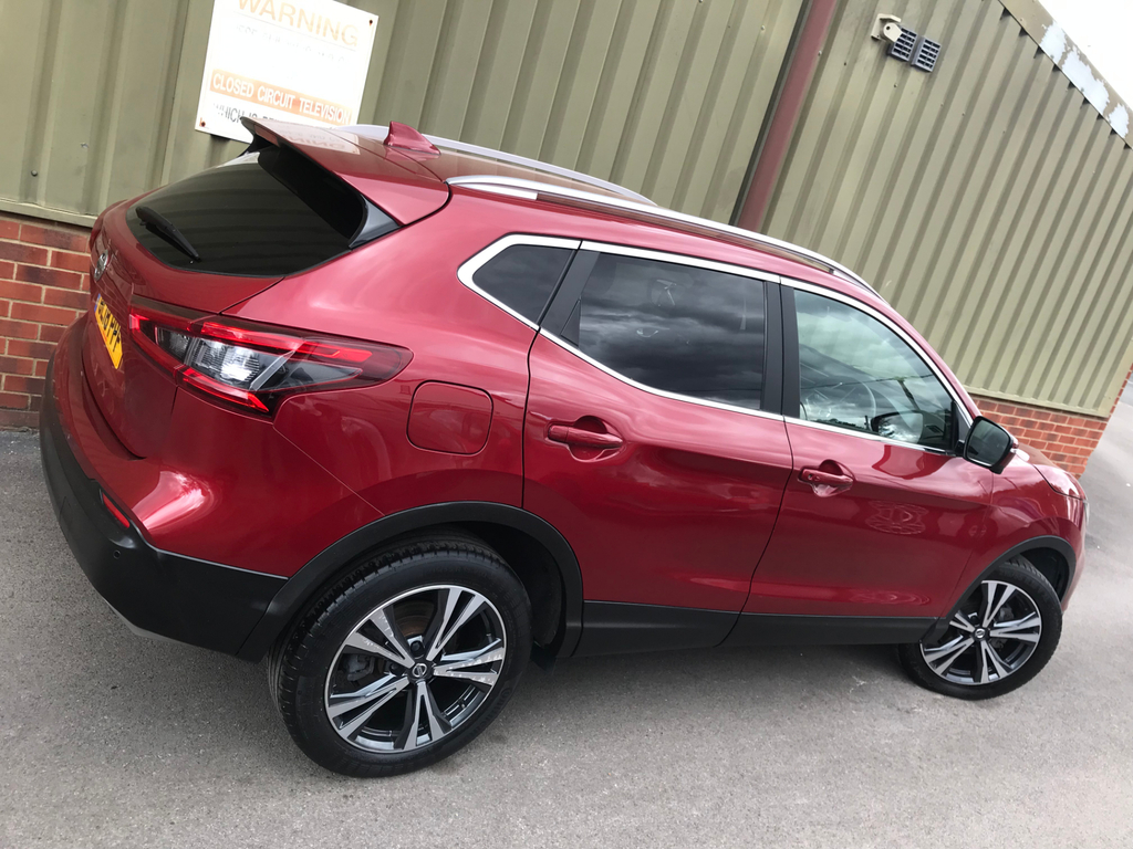 Nissan Qashqai 1.2 Dig-t N-connecta Suv Euro 6 GL18PPF Red #2