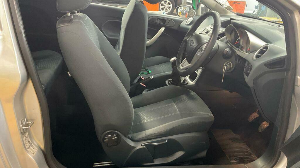 Ford Fiesta 1.4 Titanium Silver #4