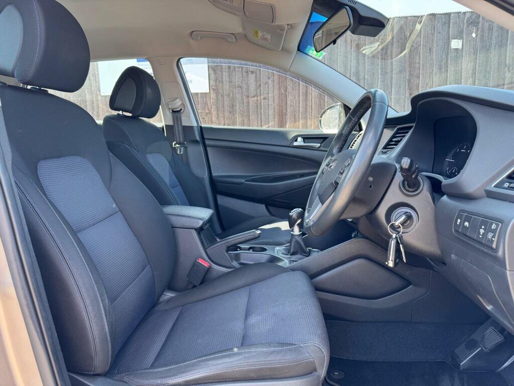 Hyundai Tucson 2.0 Crdi Blue Drive Se Nav Euro 6 Ss 2017 Beige #3