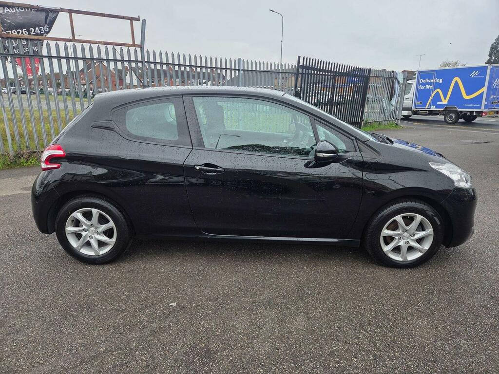 Peugeot 208 1.4 Hdi Active Euro 5 KP15YYR Black #2