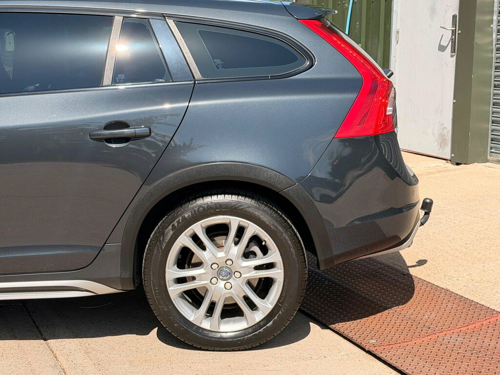 Volvo V60 Cross Country Se Nav Brown #24