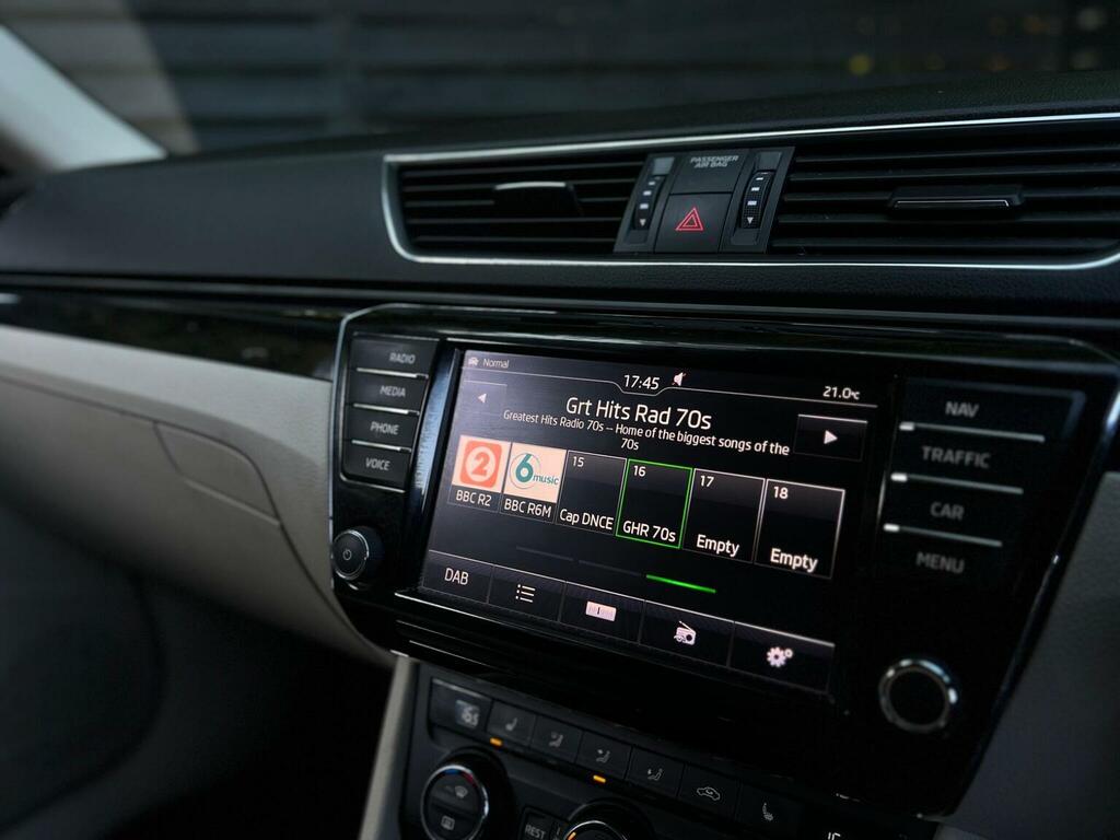 Skoda Superb 2.0 Tdi Elegance Dsg Euro 5 Ss White #47
