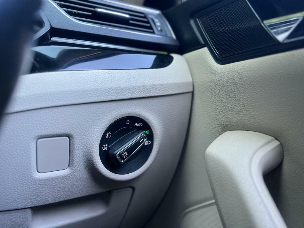 Skoda Superb 2.0 Tdi Elegance Dsg Euro 5 Ss White #52
