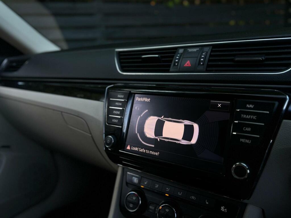 Skoda Superb 2.0 Tdi Elegance Dsg Euro 5 Ss White #44
