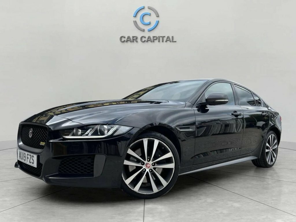 Jaguar XE 2L 300 Sport Black