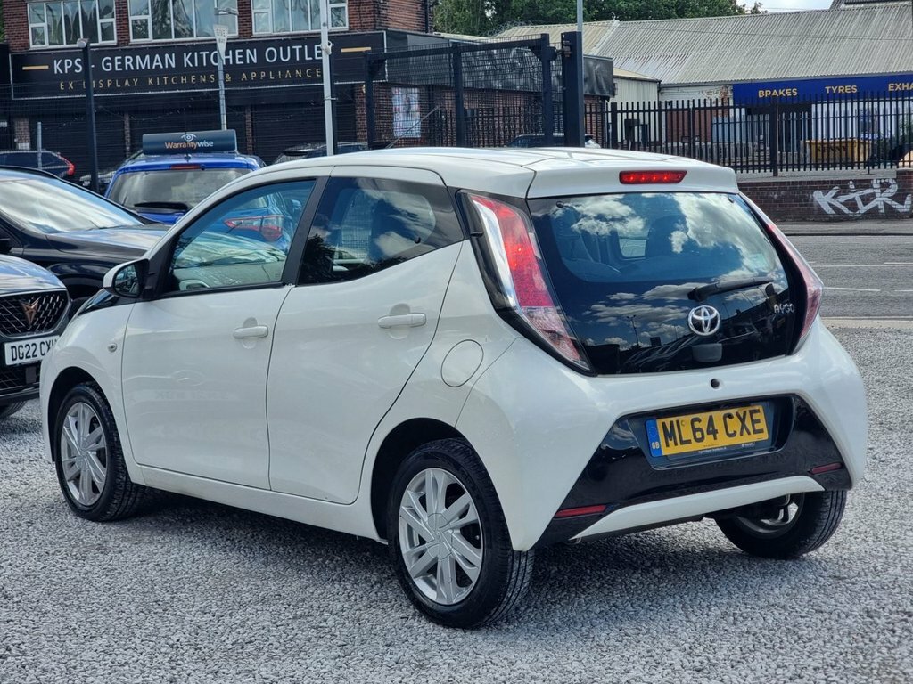 Toyota Aygo 1L X-pression White #2