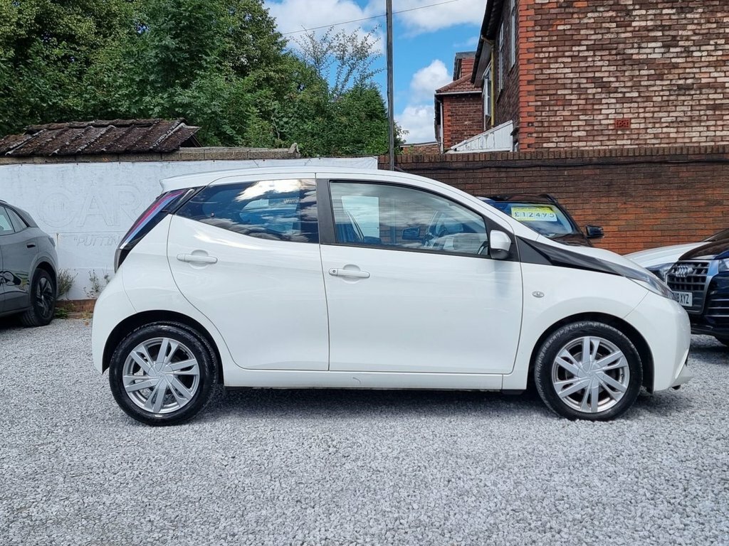 Toyota Aygo 1L X-pression White #3