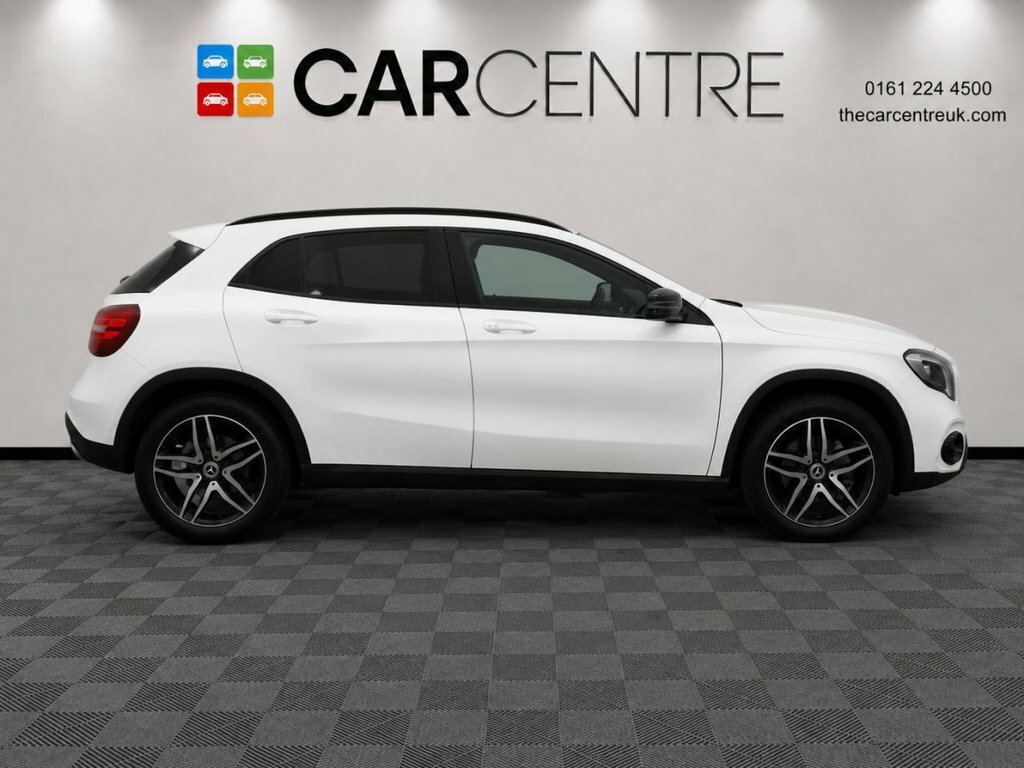 Mercedes-Benz GLA Class 1.6L Urban Edition White #3