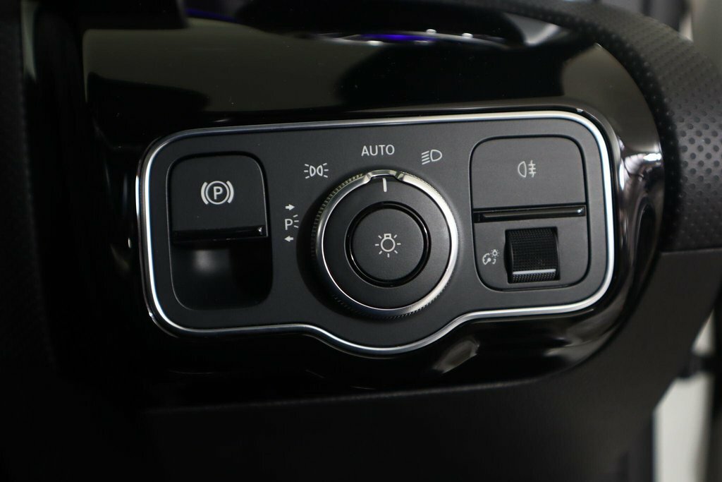 Mercedes-Benz CLA Class 1.3 Cla 250 E Amg Line Premium 259 Bhp Silver #19