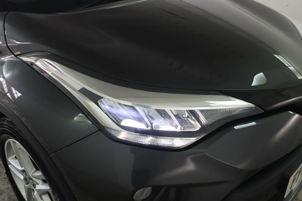 Toyota C-Hr Design 2.0 Hybrid Purple #44