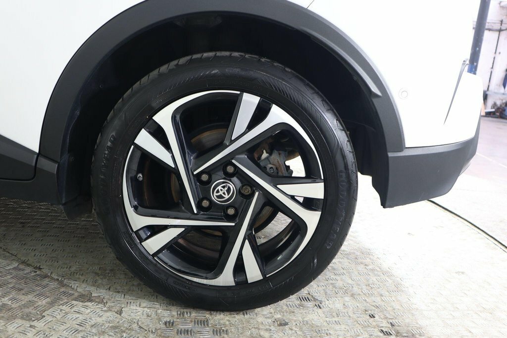 Toyota C-Hr Suv Grey #26