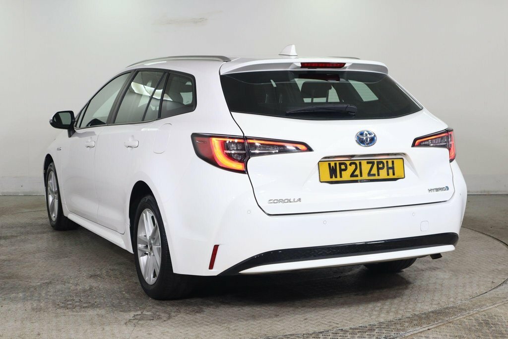 Toyota Corolla 1.8L Icon Tech White #4
