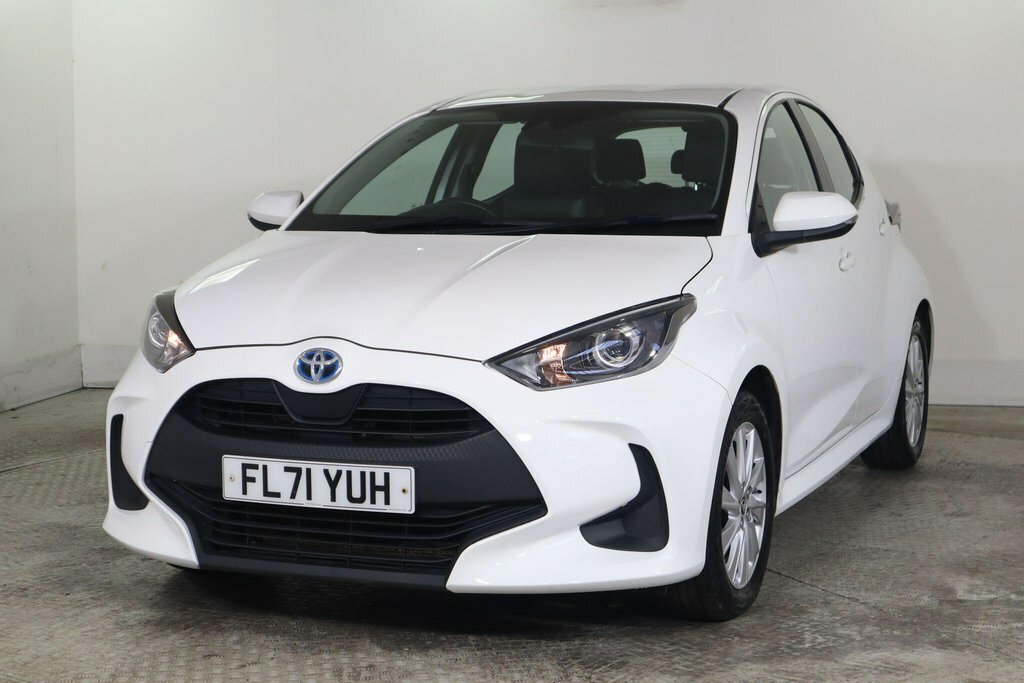 Toyota Yaris 1.5L Icon White #3