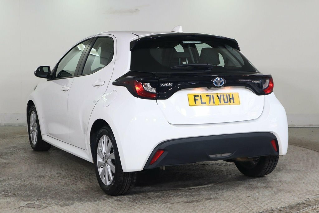Toyota Yaris 1.5L Icon White #4