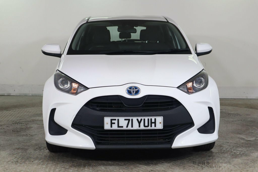 Toyota Yaris 1.5L Icon White #2