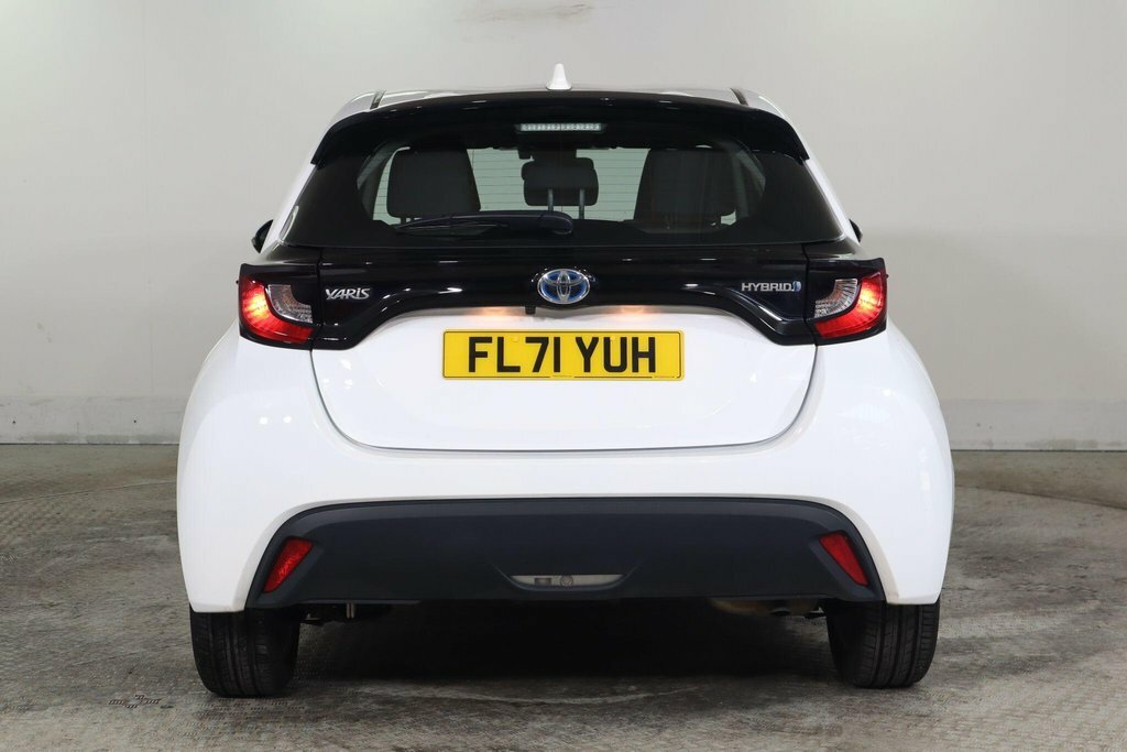 Toyota Yaris 1.5L Icon White #6