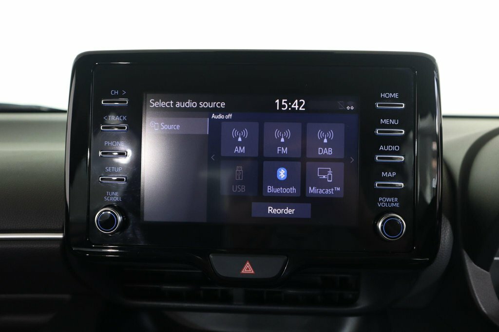 Toyota Yaris 1.5 Vvt-h Icon Hatchback Hybrid E-cvt E White #30
