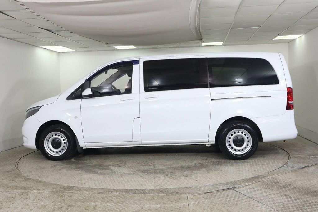 Mercedes-Benz Vito Combi White #4