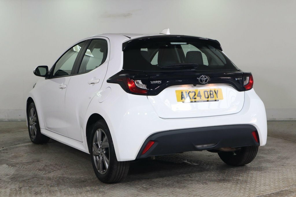 Toyota Yaris 1.5L Icon White #4