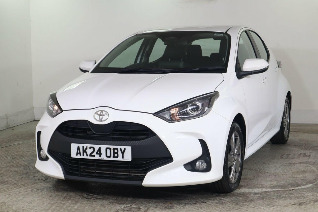 Toyota Yaris 1.5L Icon White #3