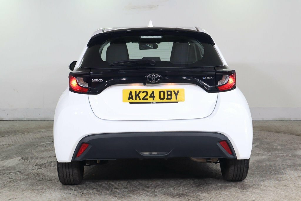 Toyota Yaris 1.5L Icon White #6