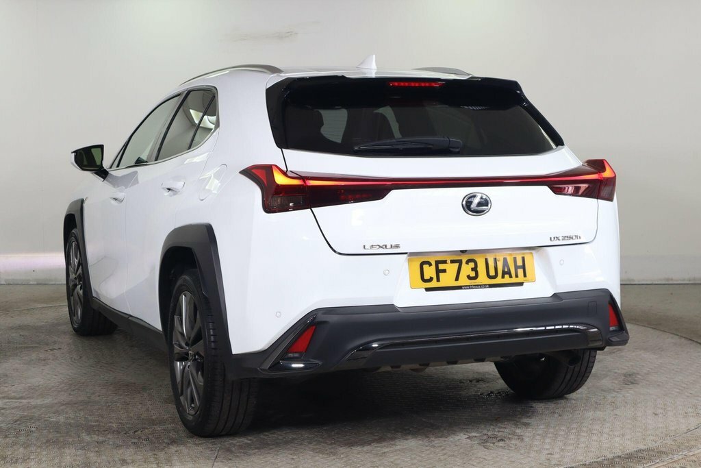 Lexus UX 2L F Sport Design White #4