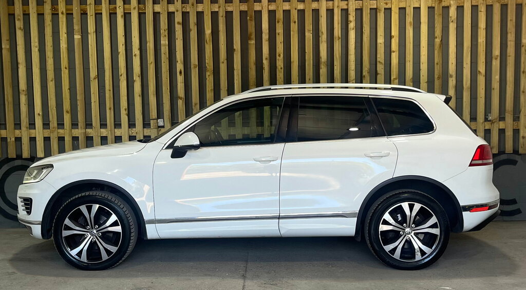 Volkswagen Touareg 3.0 Tdi V6 Bluemotion Tech R-line Suv T White #4