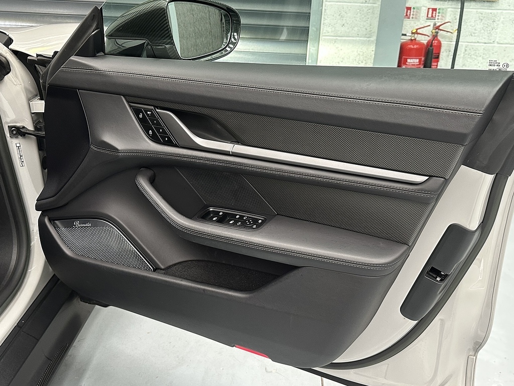 Porsche Taycan Performance Plus 93.4Kwh Sport Turismo Electri Grey #40