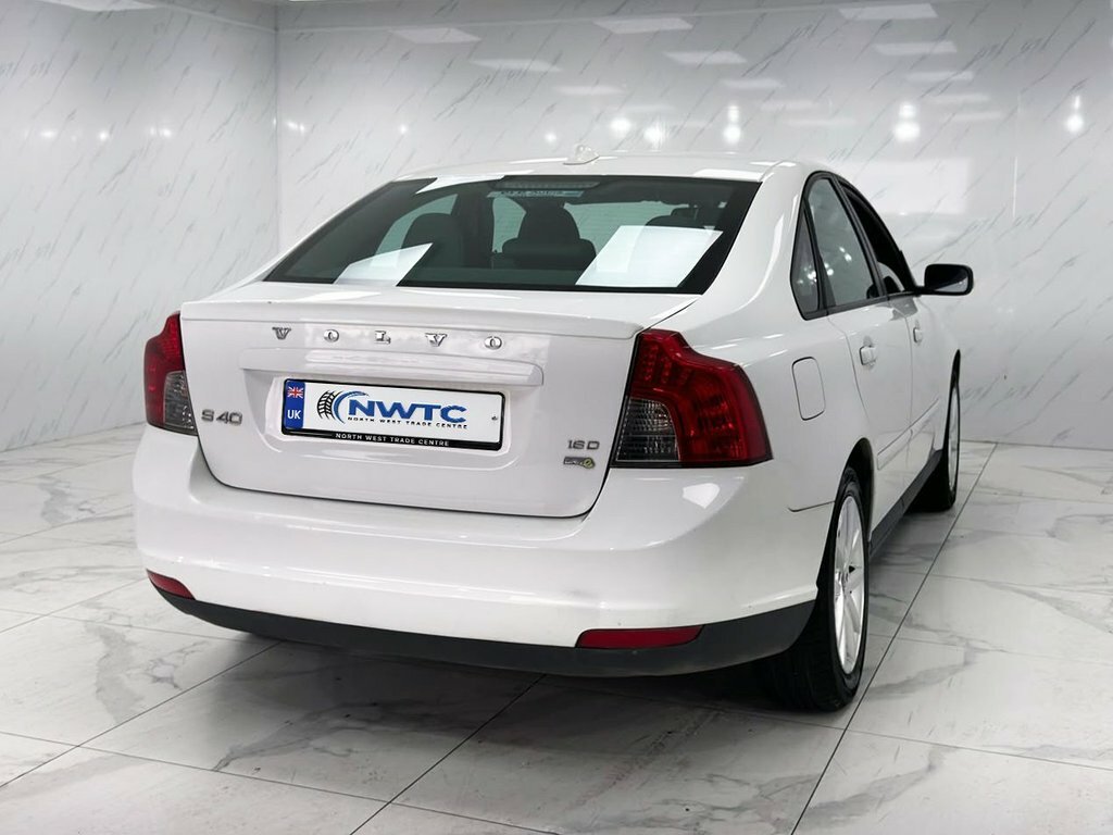 Volvo S40 Saloon 1.6 D2 R-design Euro 5 201060 Silver #9