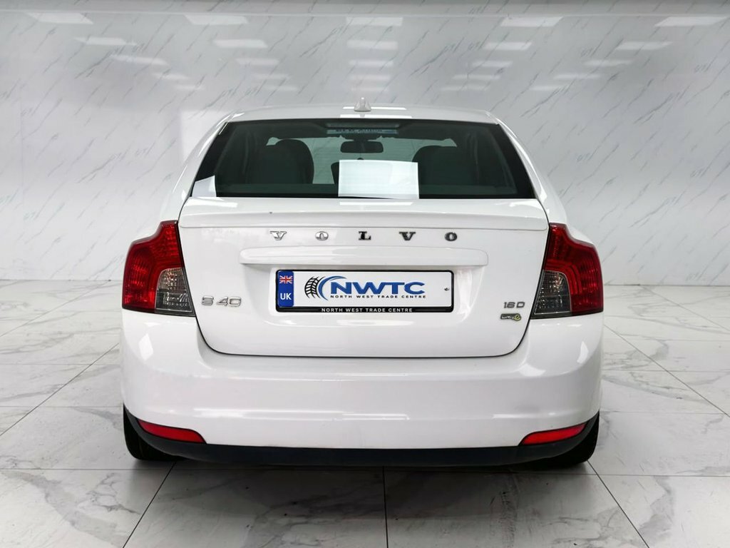Volvo S40 Saloon 1.6 D2 R-design Euro 5 201060 Silver #8
