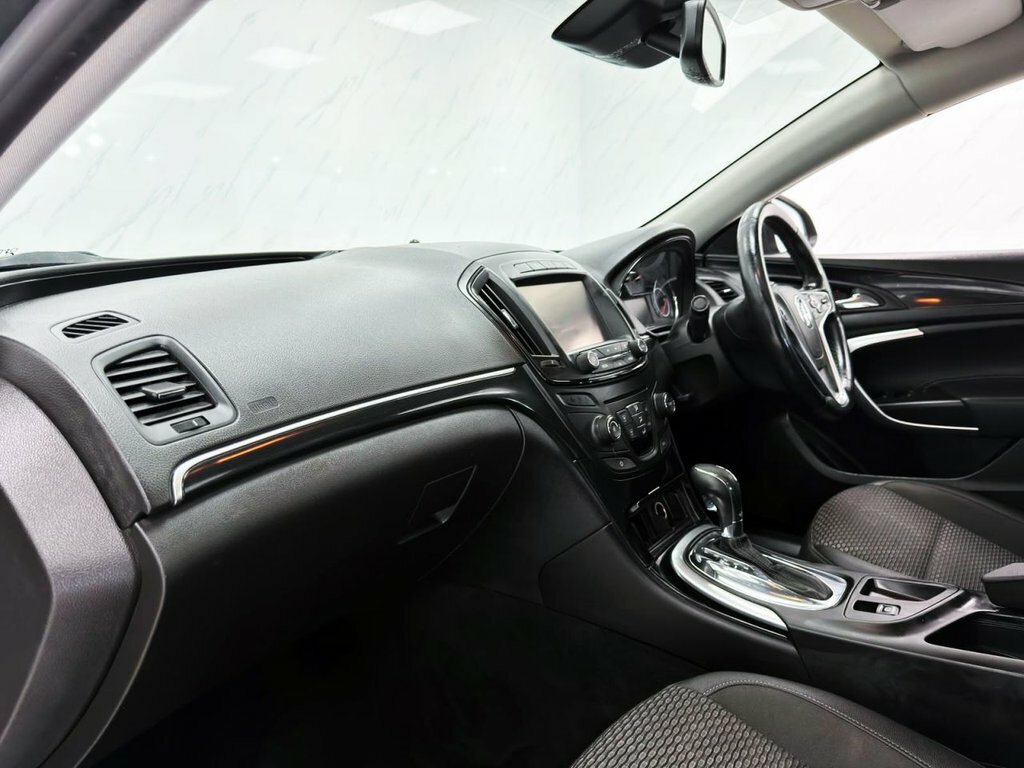 Vauxhall Insignia 1.8I Sri Hatchback Euro 6 140 P White #12
