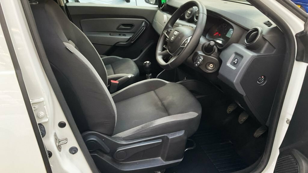 Dacia Duster 1L Essential White #6