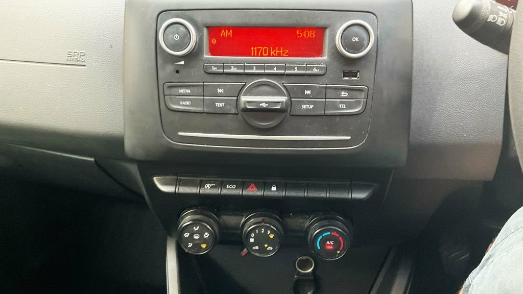 Dacia Duster 1L Essential White #5
