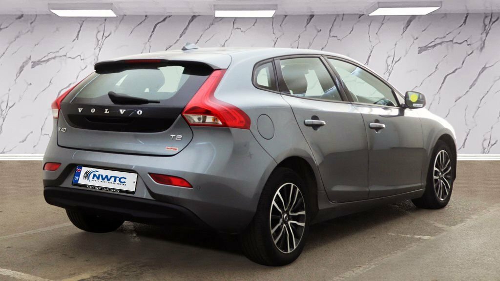 Volvo V40 2L Momentum Nav Plus Grey #4