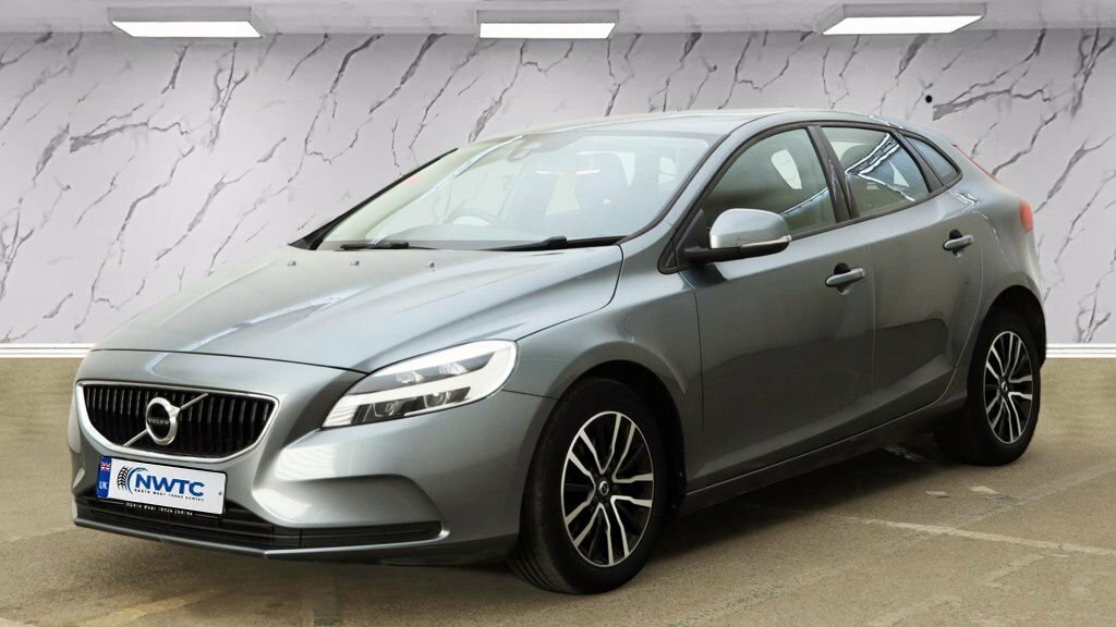 Volvo V40 2L Momentum Nav Plus Grey #2
