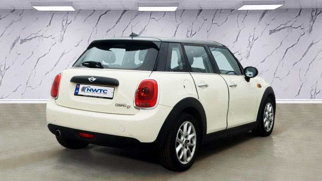 Mini Hatch 1.5L Cooper D White #4