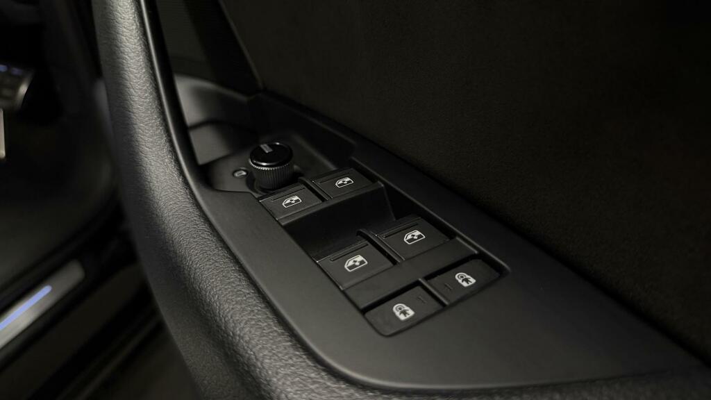 Audi A6 Saloon S Line Black #6