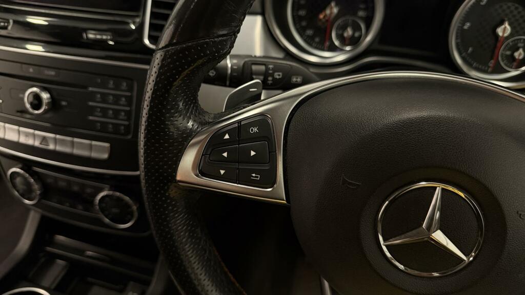 Mercedes-Benz GLE Class Gle 350D 4Matic Amg Line Premium 9G-tronic White #39