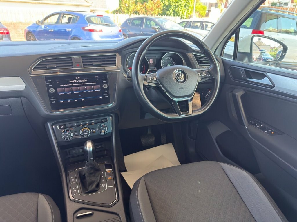 Volkswagen Tiguan 2L Se PK68UGE White #4