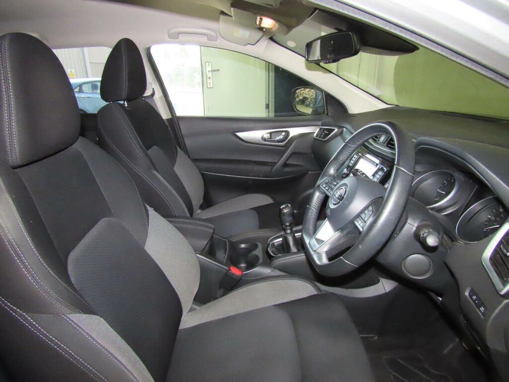 Nissan Qashqai 1.2 Dig-t N-connecta Euro 6 Ss Silver #6